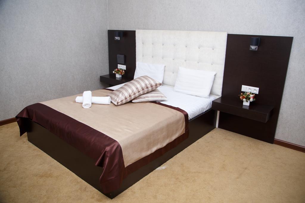 Hotel Avenue บิชเคก ภายนอก รูปภาพ